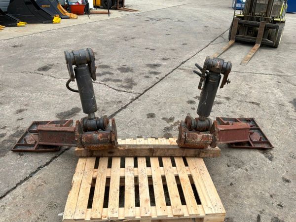 HYDRAULIC  STABILISER / JACK LEGS ASSEMBLY. 387033597