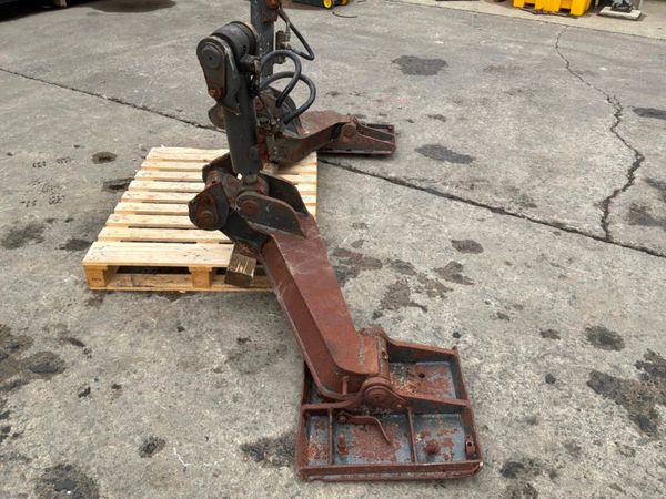 HYDRAULIC  STABILISER / JACK LEGS ASSEMBLY. 387033601