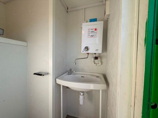 25 x 9 Welfare Unit ...10 kva generator ...1,000 h 387104960