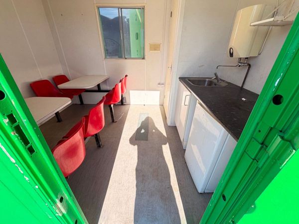 25 x 9 Welfare Unit ...10 kva generator ...1,000 h 387104963