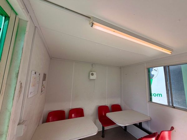 25 x 9 Welfare Unit ...10 kva generator ...1,000 h 387104966