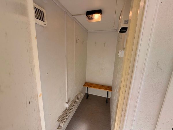 25 x 9 Welfare Unit ...10 kva generator ...1,000 h 387104967