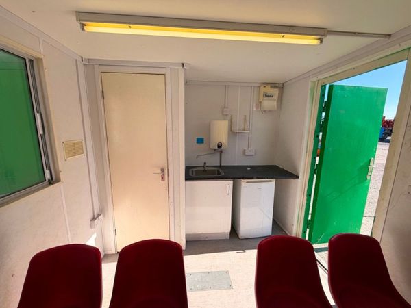 25 x 9 Welfare Unit ...10 kva generator ...1,000 h 387104968