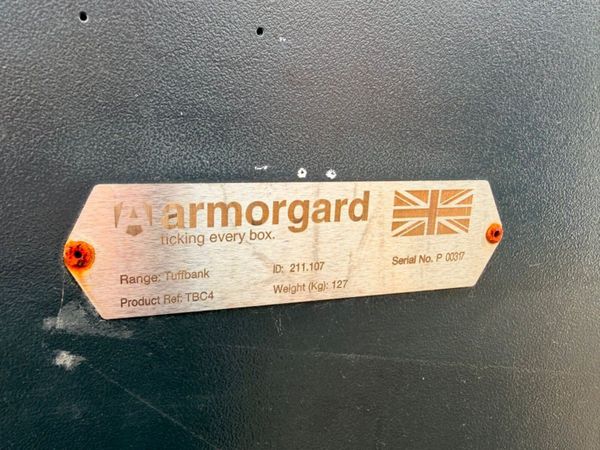 ARMORGARD lock box , tool store , job box ....3659 387118047