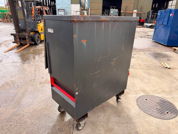 ARMORGARD lock box , tool store , job box ....3659 387118049