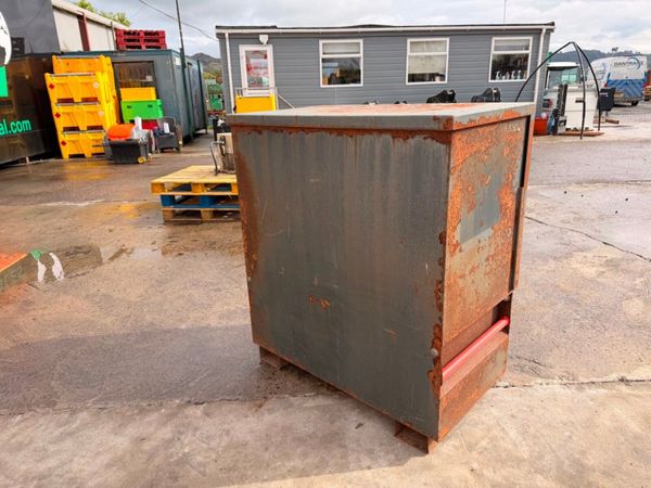 ARMORGARD lock box , tool store , job box ....1238 387118062