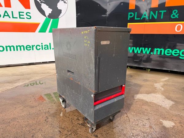 ARMORGARD , lock box , tool store , job box ....17 387118029