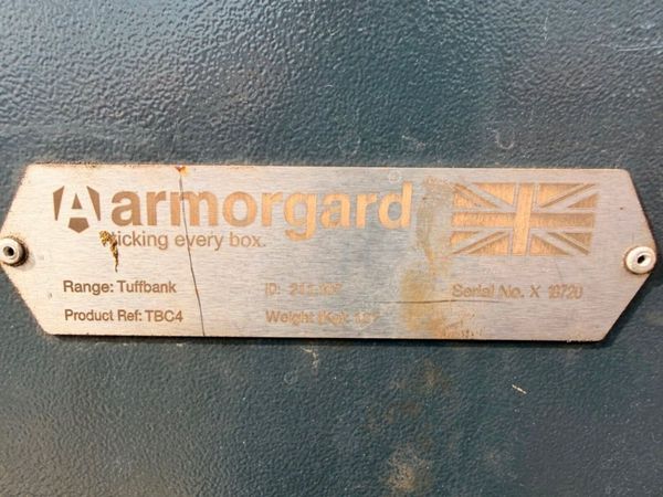 ARMORGARD , lock box , tool store , job box ....17 387118032