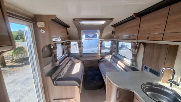 Bailey Unicorn Barcelona Fixed Bed Caravan 387124600
