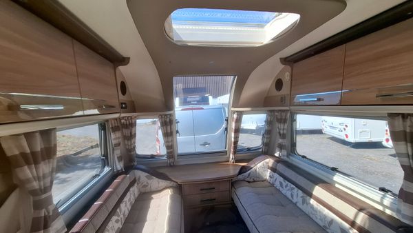 Bailey Unicorn Barcelona Fixed Bed Caravan 387124602