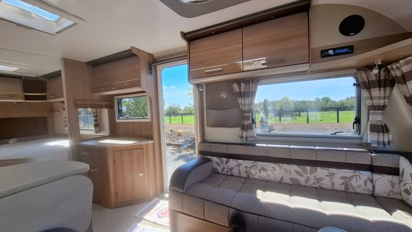 Bailey Unicorn Barcelona Fixed Bed Caravan 387124608