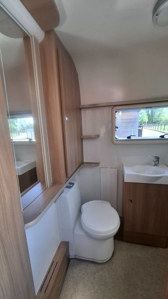 Bailey Unicorn Barcelona Fixed Bed Caravan 387124616
