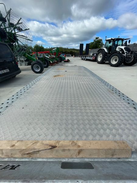 MCN 18X7 Tri Axle Trailer 387251567