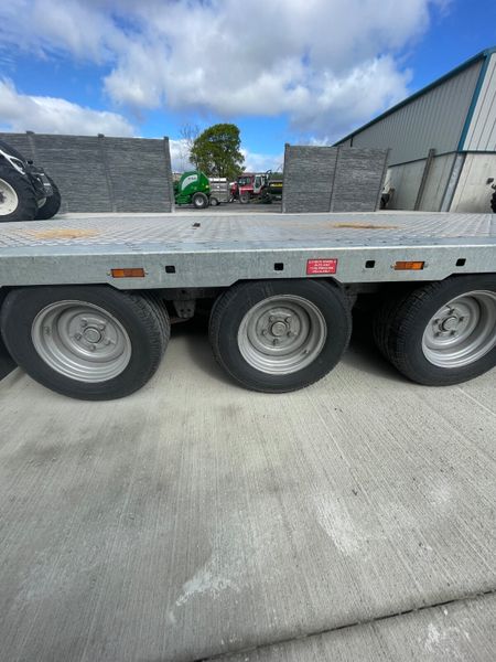 MCN 18X7 Tri Axle Trailer 387251569