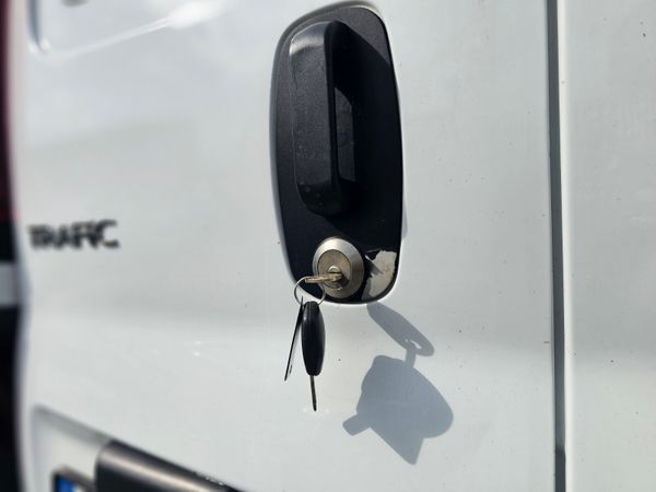 RENAULT TRAFIC HIGH ROOF // NEW DOE 387282634