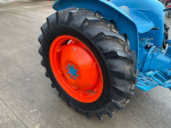 Fordson Dexta 387340692