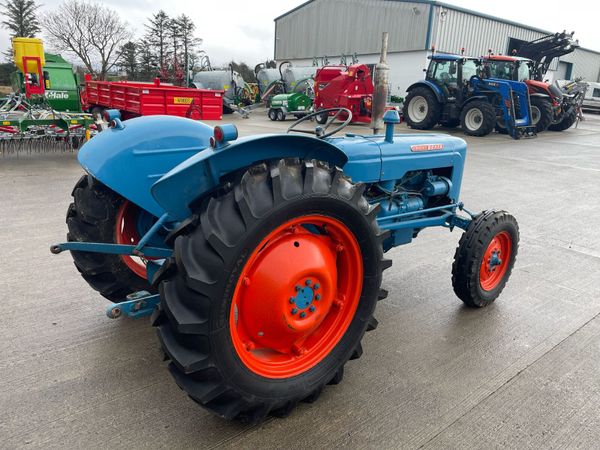 Fordson Dexta 387340696