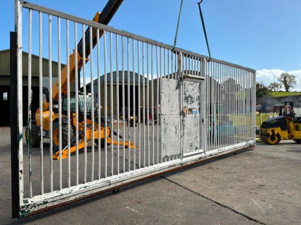 30ft x 10ft HEAVY DUTY SLIDING GATE...........4580 387367465