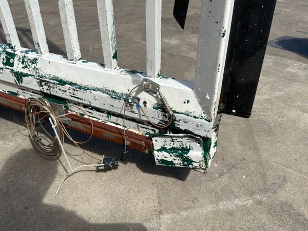 30ft x 10ft HEAVY DUTY SLIDING GATE...........4580 387367468