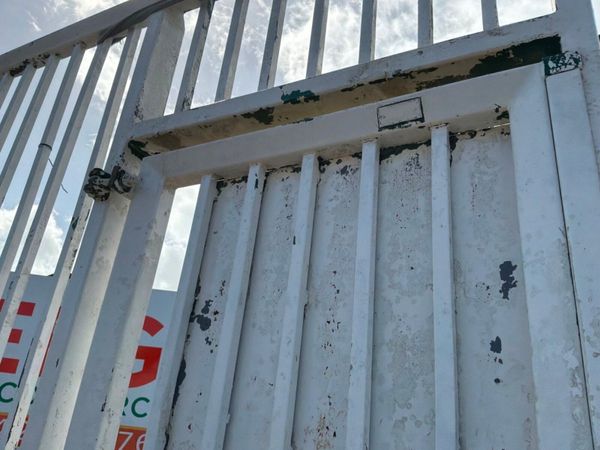 30ft x 10ft HEAVY DUTY SLIDING GATE...........4580 387367470