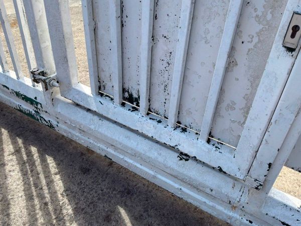30ft x 10ft HEAVY DUTY SLIDING GATE...........4580 387367471