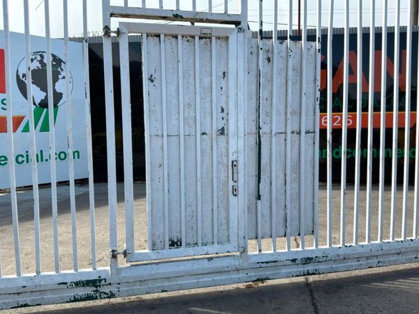 30ft x 10ft HEAVY DUTY SLIDING GATE...........4580 387367472