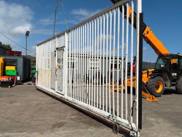 30ft x 10ft HEAVY DUTY SLIDING GATE...........4580 387367473