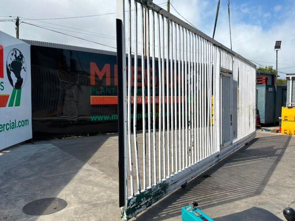 30ft x 10ft HEAVY DUTY SLIDING GATE...........4580 387367474