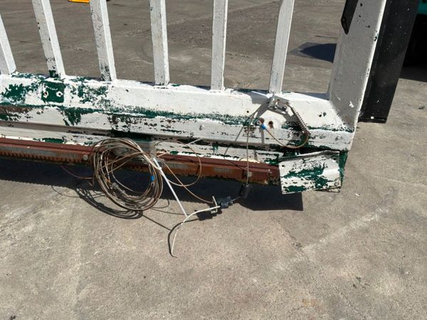 30ft x 10ft HEAVY DUTY SLIDING GATE...........4580 387367480