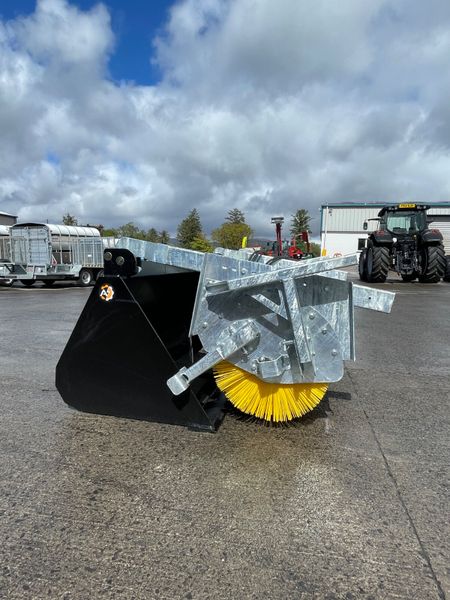 Almat Sweep Pro Bucket Brush 387464561