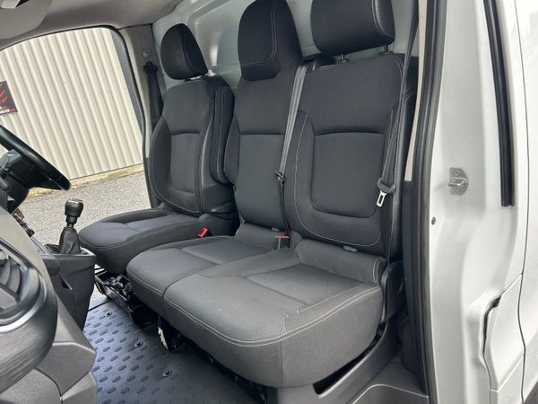 RENAULT TRAFFIC SPORT 2.0DCI LWB NO VAT 387421507