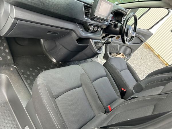 RENAULT TRAFFIC SPORT 2.0DCI LWB NO VAT 387421508