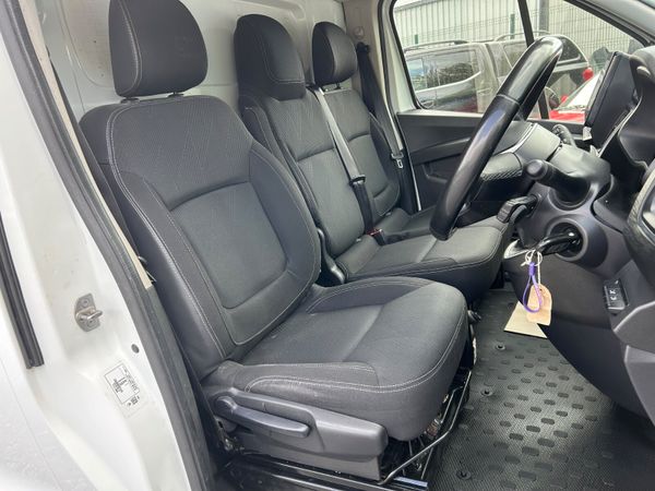 RENAULT TRAFFIC SPORT 2.0DCI LWB NO VAT 387421510
