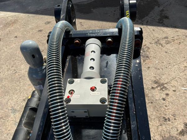 UNUSED JCB HM200t HAMMER.....90mm PINS.....2572. 387564098