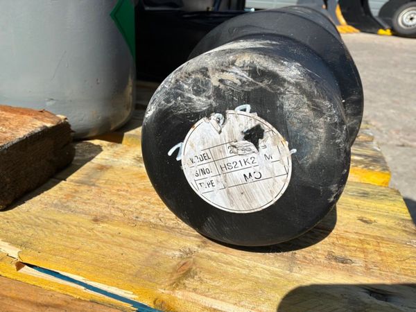 UNUSED JCB HM200t HAMMER.....90mm PINS.....2572. 387564035