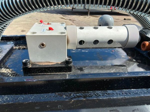UNUSED JCB HM200t HAMMER.....90mm PINS.....2572. 387564105