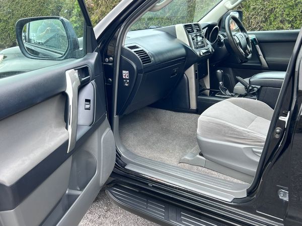 2011 Toyota Land Cruiser Crew Cab 5 seats 387677006