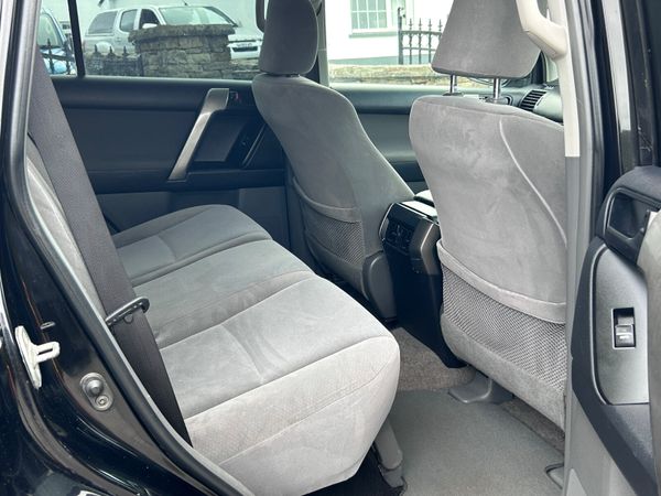 2011 Toyota Land Cruiser Crew Cab 5 seats 387677010