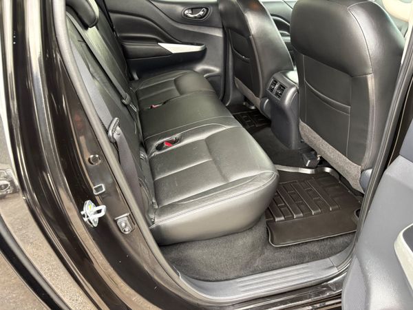 Nissan Navara 387678509