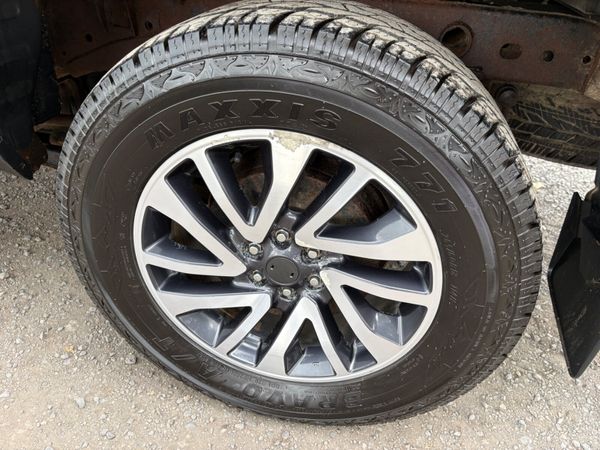 Nissan Navara 387678529