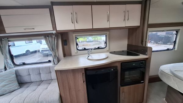 Lunar Venus 4 Berth Island Bed Caravan 387753949