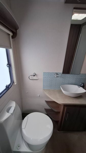 Lunar Venus 4 Berth Island Bed Caravan 387753953