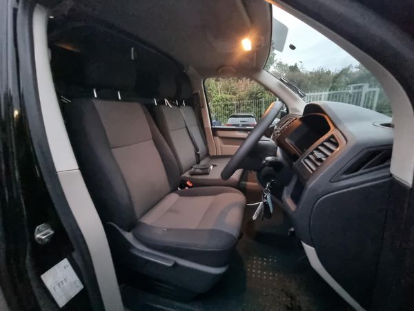 Volkswagen Transporter 2020 387714320