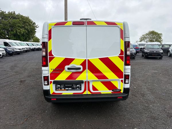 Renault Trafic 2.0 LWB 387731214