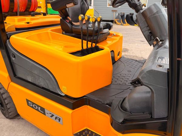 2018 HYUNDAI ... 5 TON GAS FORKLIFT ...822 hours 387861945
