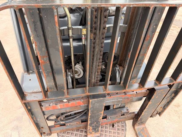 2012 LINDE 1.5 TON ELECTRIC FORKLIFT...2,700 hrs 387871168