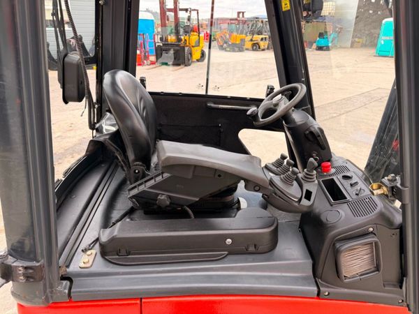 2012 LINDE 1.5 TON ELECTRIC FORKLIFT...2,700 hrs 387871202