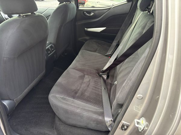 Nissan Navara 387828608