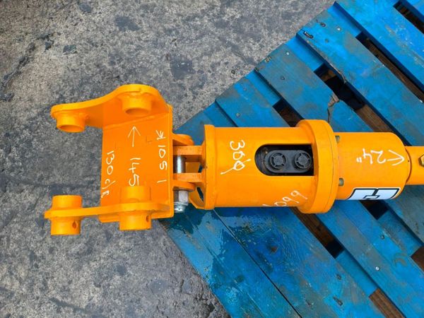 UNUSED MINI DIGGER AUGER..1.5 TONNE......1099. 387918134