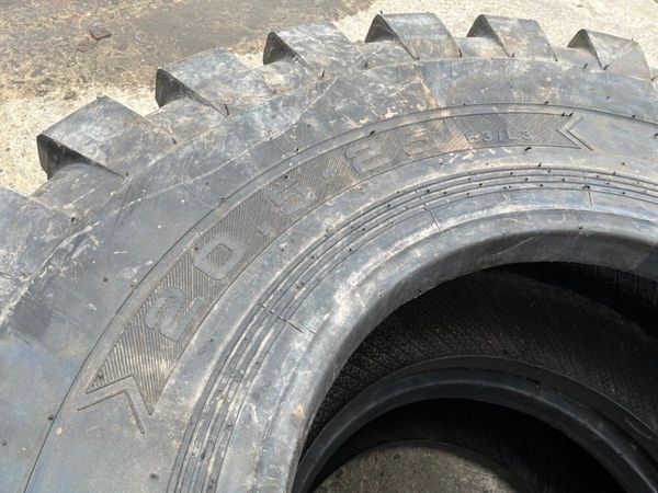NEW  20.5 x 25 LOADER / DUMPER TYRES....1810t 388045060
